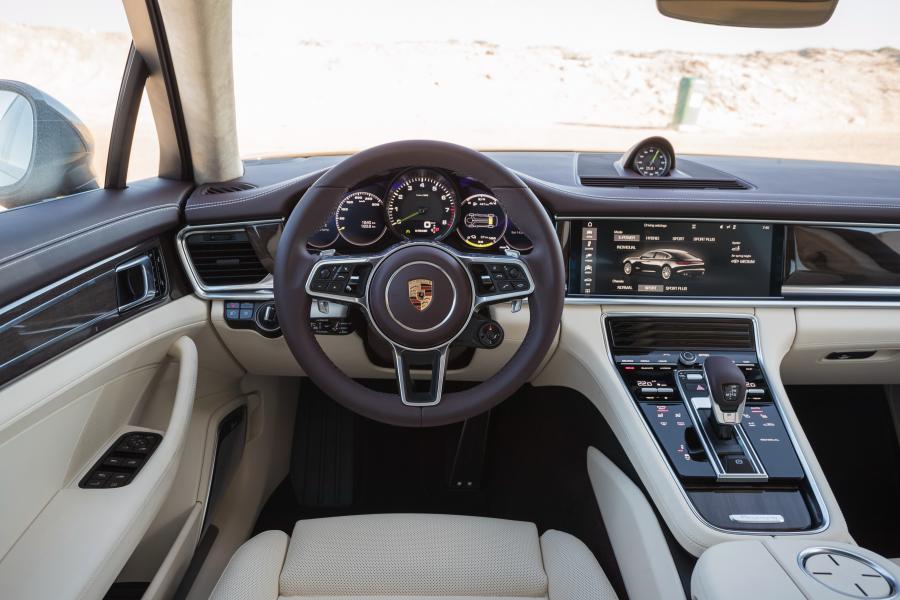 Торпедо Porsche Panamera 4 E-Hybrid 2016 года  (фото 18 из 31)